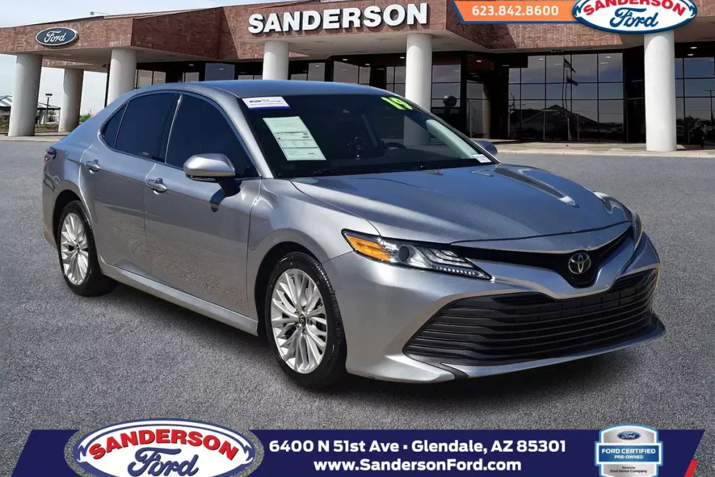 2019 Toyota Camry XLE photo 1