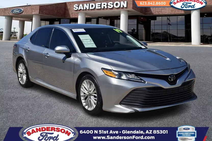 2019 Toyota Camry XLE photo 1