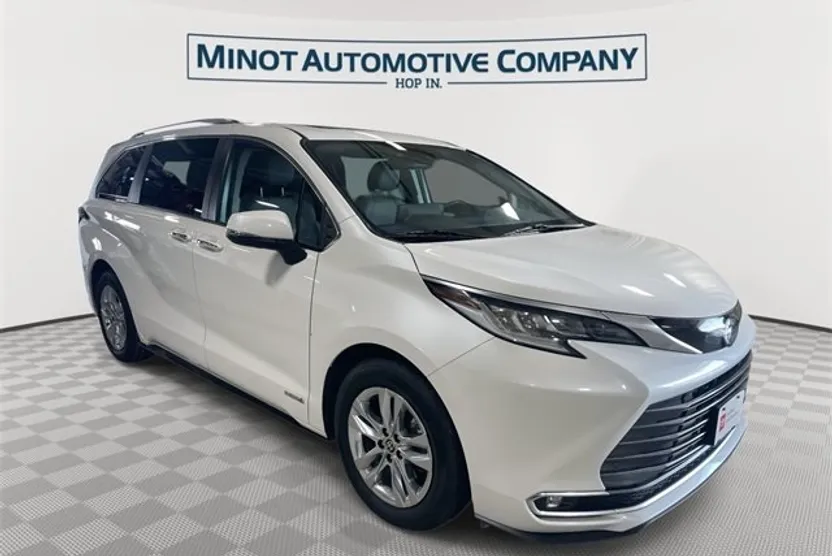 2021 Toyota Sienna Limited photo 1