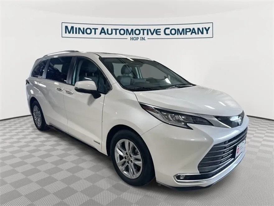 2021 Toyota Sienna Limited photo 1