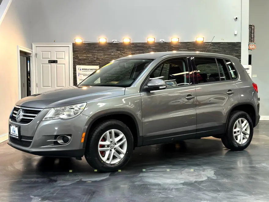 2011 Volkswagen Tiguan S photo 1