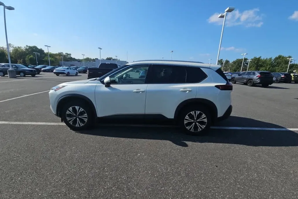 2021 Nissan Rogue SV photo 1