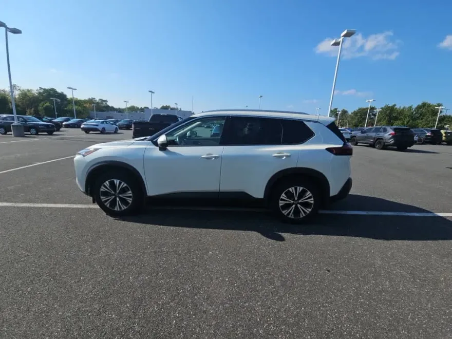 2021 Nissan Rogue SV photo 1