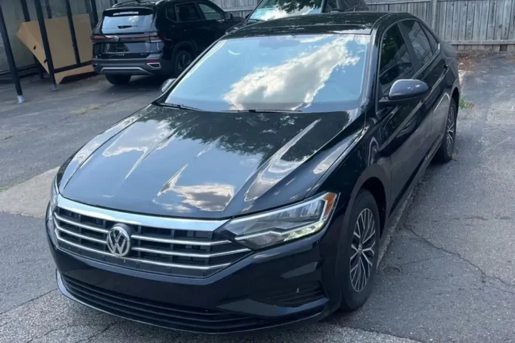 2021 Volkswagen Jetta SE R-Line photo 1