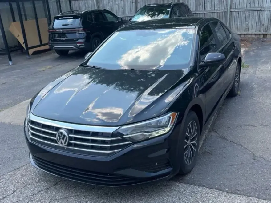 2021 Volkswagen Jetta SE R-Line photo 1