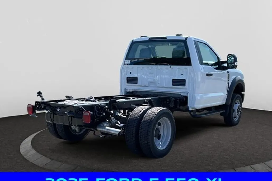 2025 Ford F-550 XL photo 1