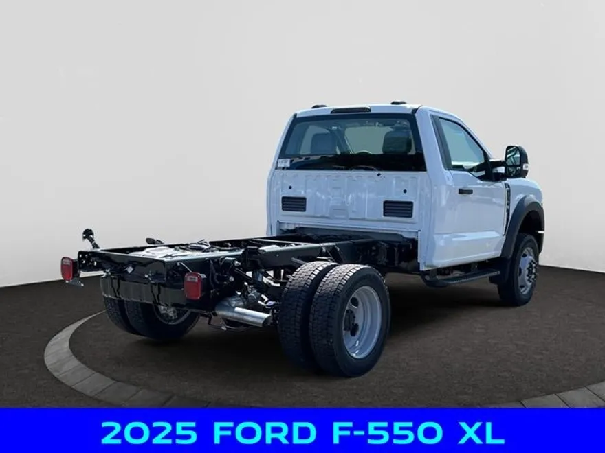 2025 Ford F-550 XL photo 1