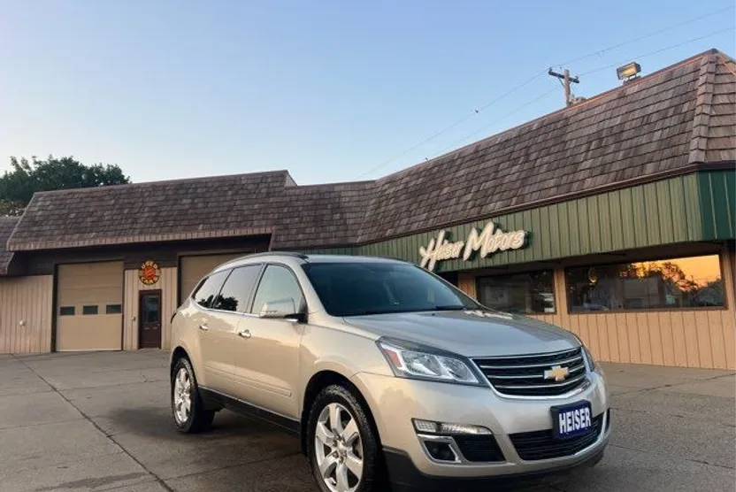 2017 Chevrolet Traverse 1LT photo 1