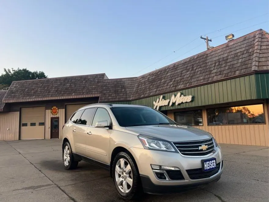 2017 Chevrolet Traverse 1LT photo 1