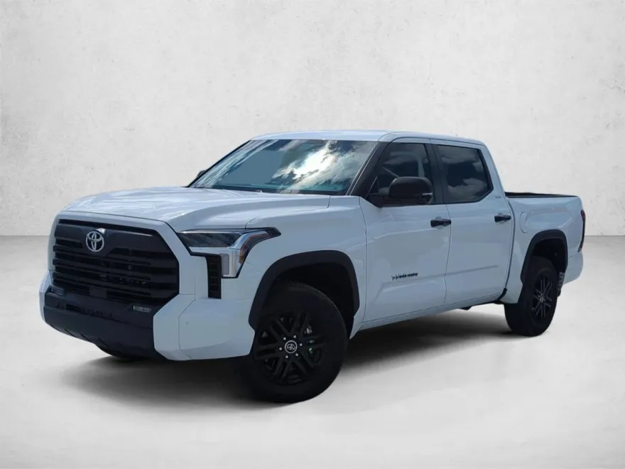 2024 Toyota Tundra SR5 CrewMax photo 1