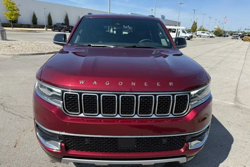 2024 Jeep Wagoneer L Series II photo 1