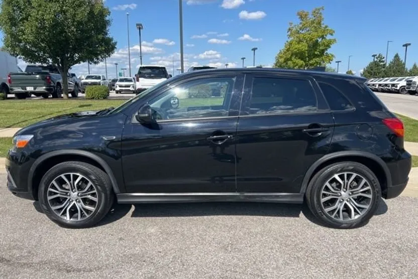 2019 Mitsubishi Outlander Sport ES photo 1