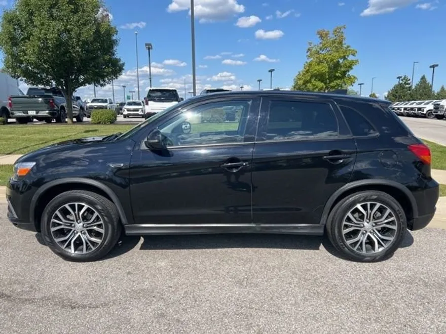 2019 Mitsubishi Outlander Sport ES photo 1