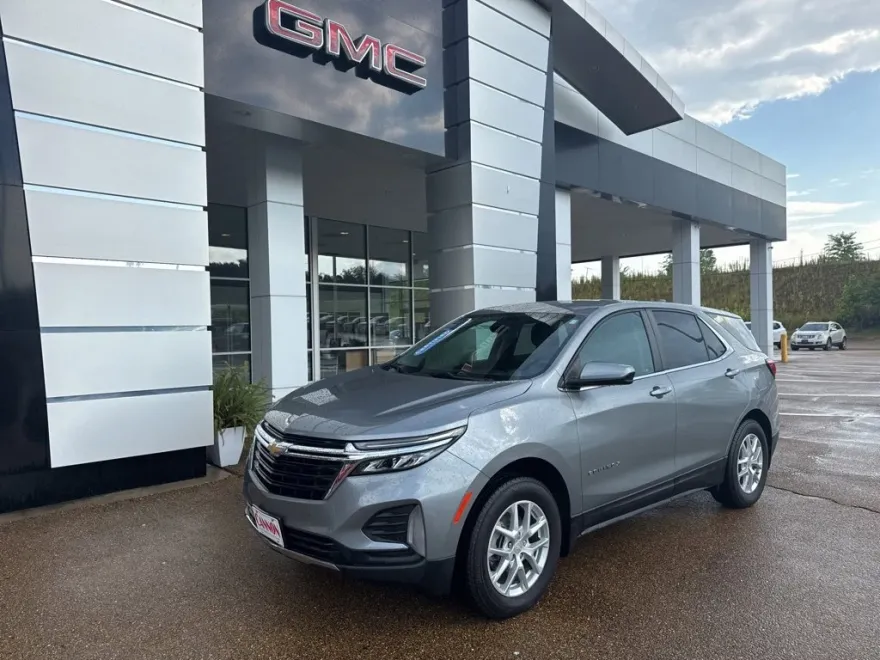 2023 Chevrolet Equinox LT photo 1