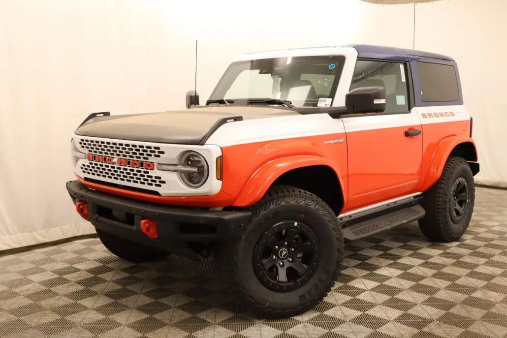 2025 Ford Bronco First Edition photo 1