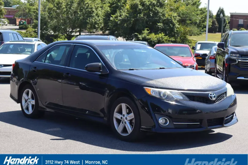 2014 Toyota Camry SE photo 1