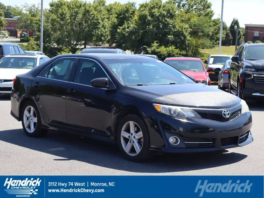 2014 Toyota Camry SE photo 1