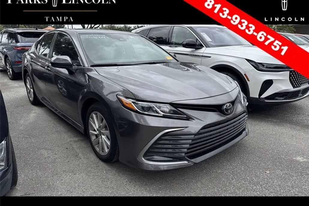 2023 Toyota Camry LE photo 1