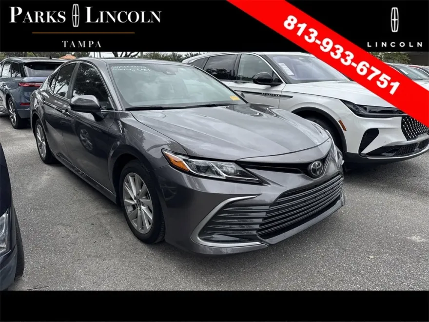 2023 Toyota Camry LE photo 1