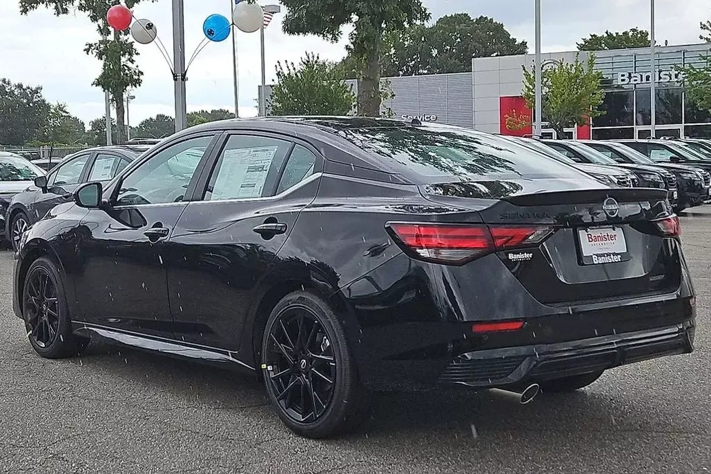 2025 Nissan Sentra SR photo 1