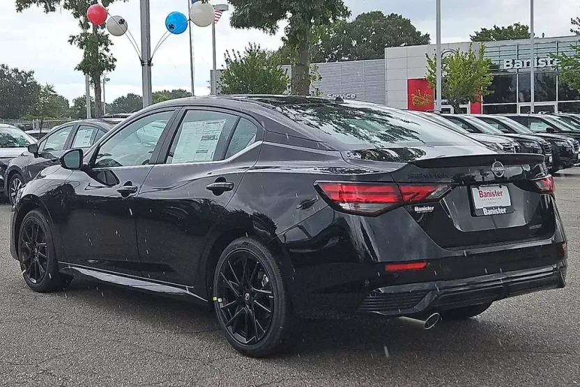 2025 Nissan Sentra SR photo 1