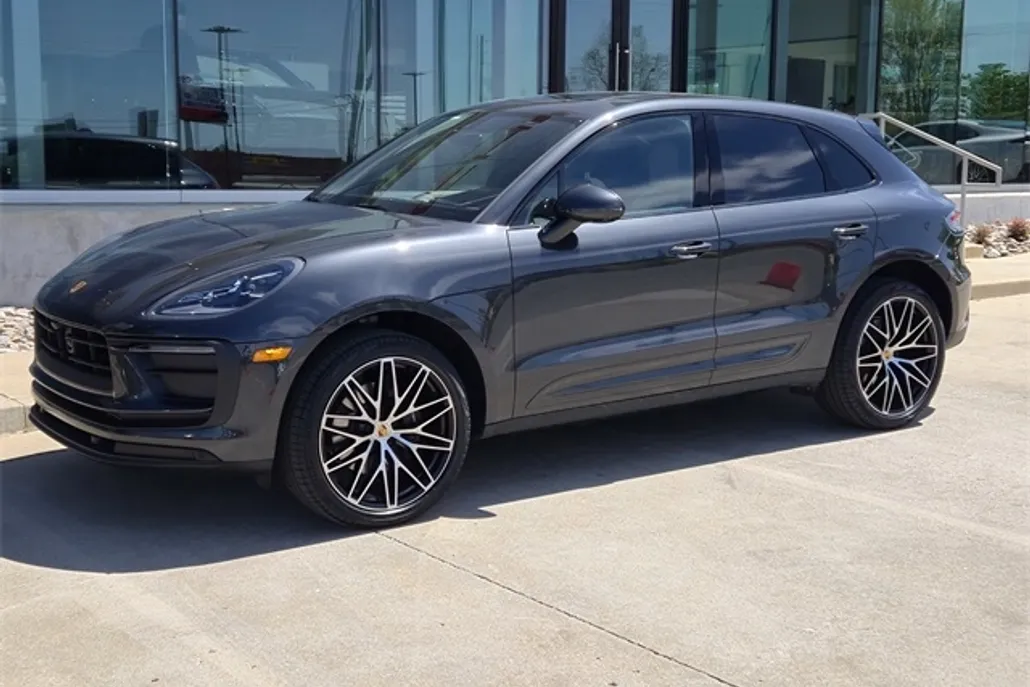 2022 Porsche Macan Base photo 1