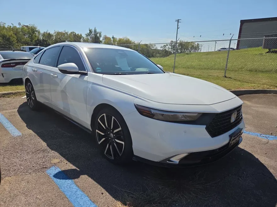 2023 Honda Accord Hybrid Touring photo 1