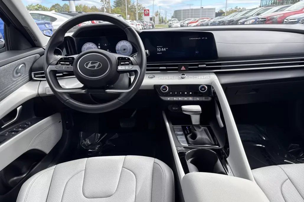 2024 Hyundai Elantra Limited photo 1