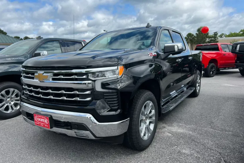 2025 Chevrolet Silverado 1500 LTZ photo 1
