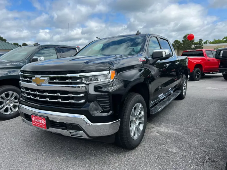 2025 Chevrolet Silverado 1500 LTZ photo 1