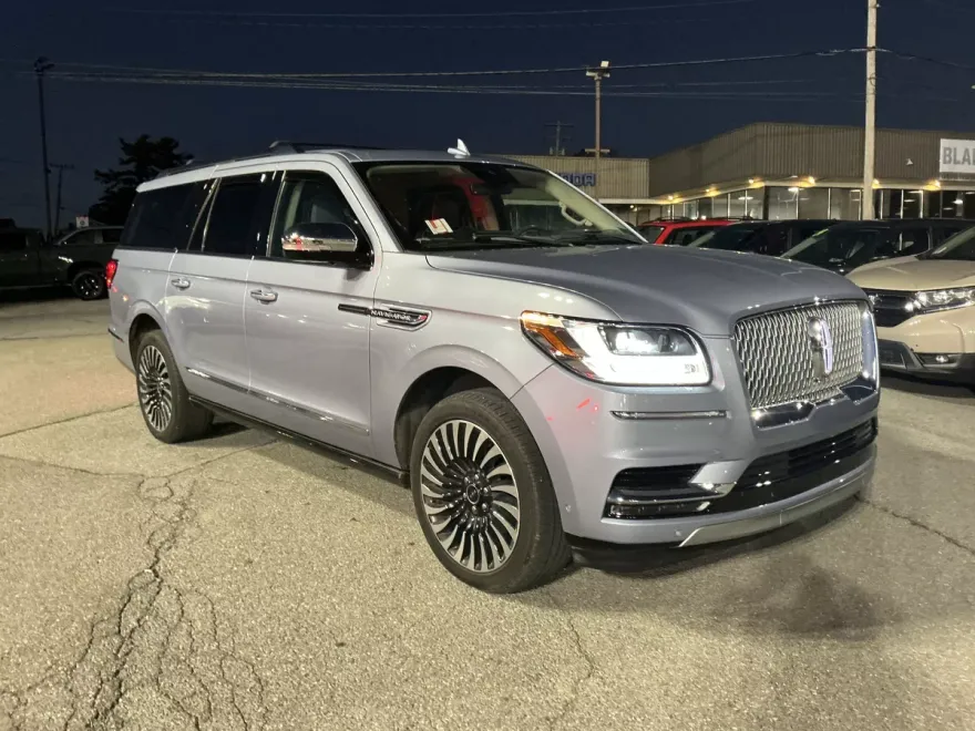 2021 Lincoln Navigator Black Label photo 1
