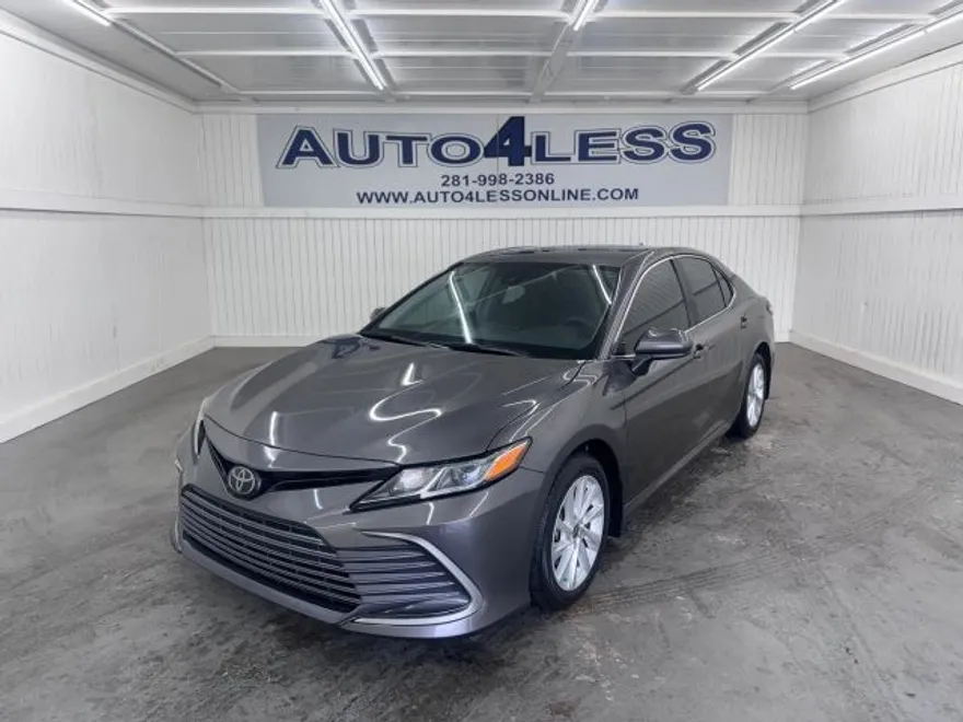 2023 Toyota Camry LE photo 1