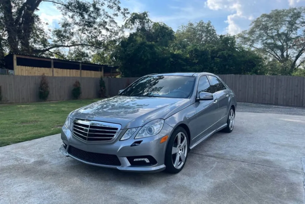 2010 Mercedes Benz E 350 photo 1