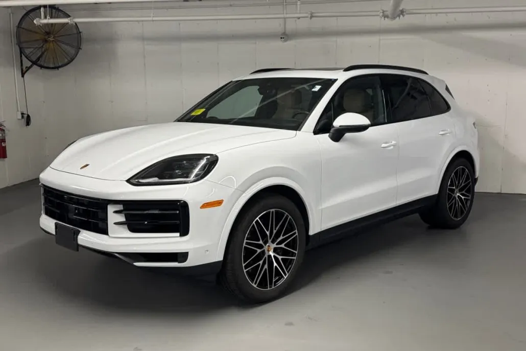 2025 Porsche Cayenne photo 1
