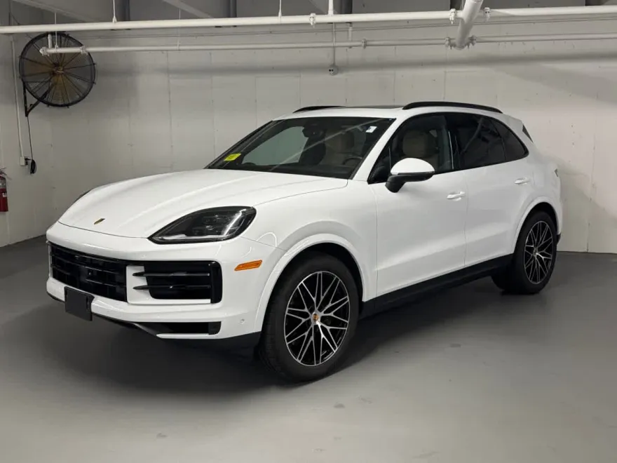 2025 Porsche Cayenne photo 1