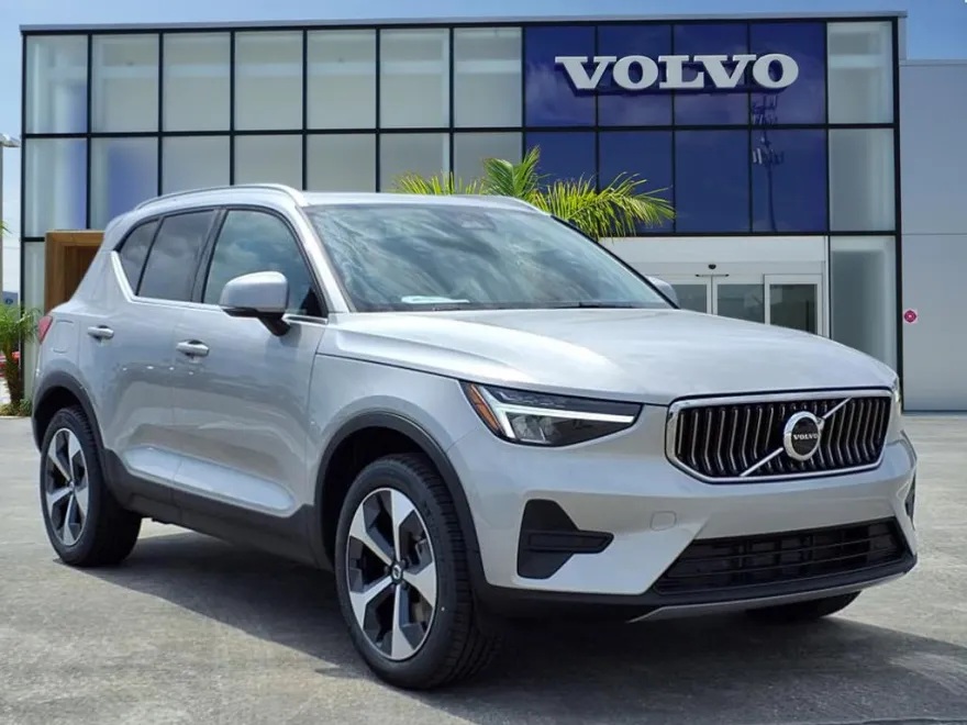 2025 Volvo XC40 Core photo 1