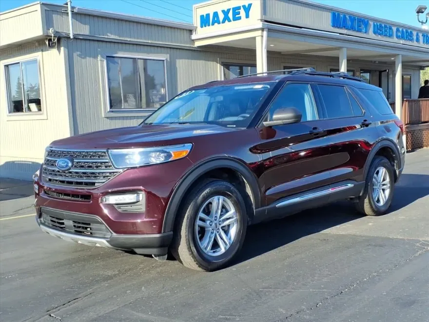 2023 Ford Explorer XLT photo 1
