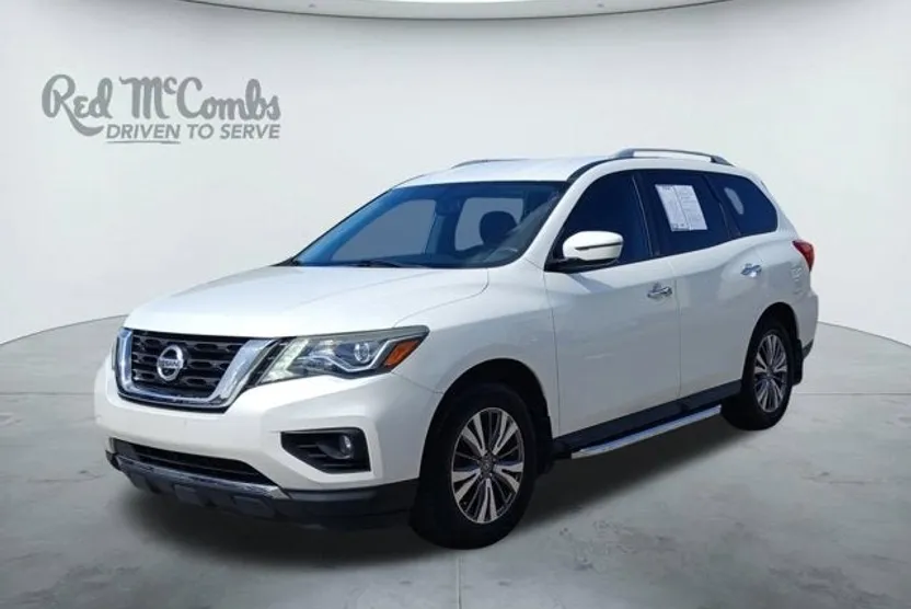 2018 Nissan Pathfinder SV photo 1