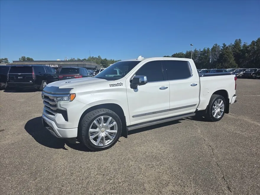 2024 Chevrolet Silverado 1500 High Country photo 1
