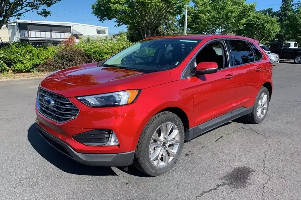 2024 Ford Edge Titanium photo 1