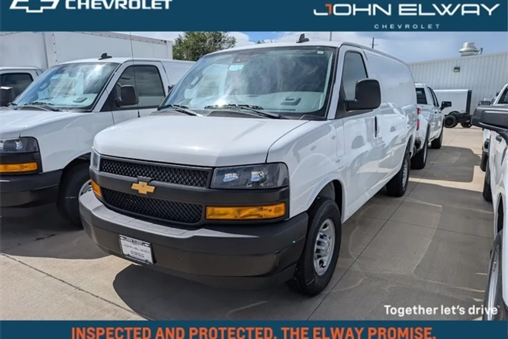 2025 Chevrolet Express Cargo 3500 photo 1