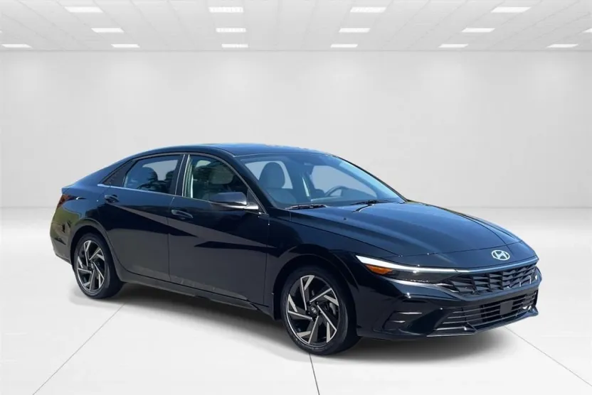 2025 Hyundai Elantra Limited photo 1
