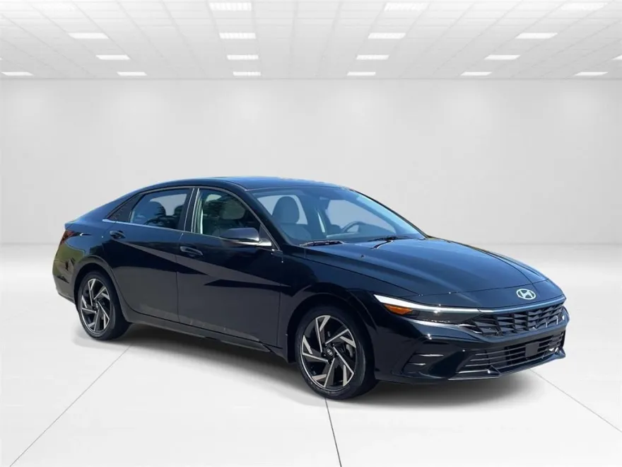 2025 Hyundai Elantra Limited photo 1