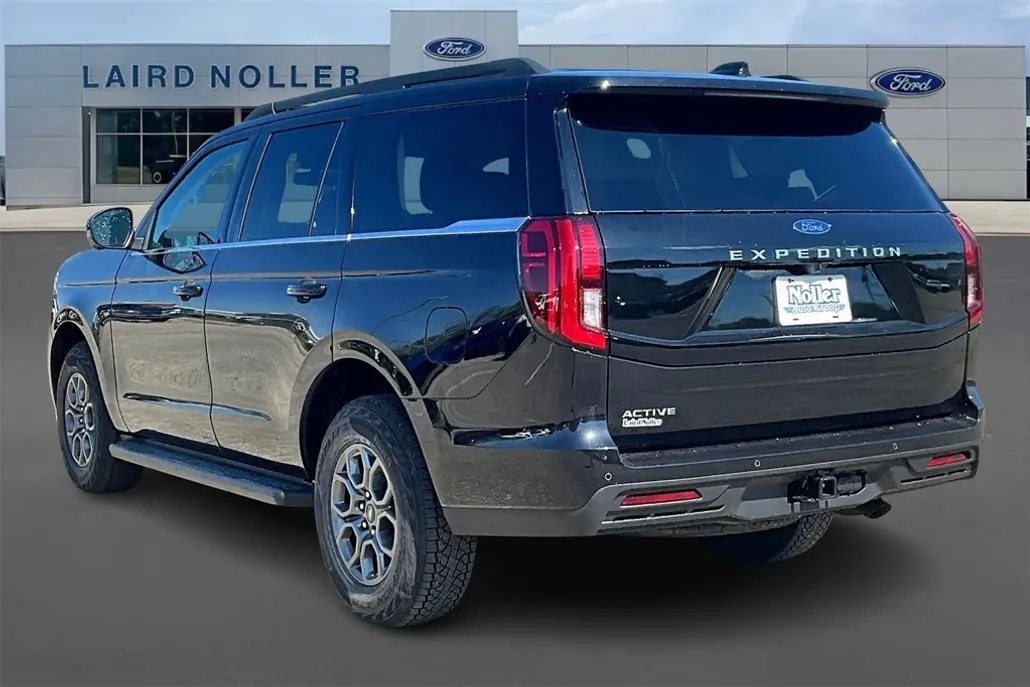 2025 Ford Expedition photo 1
