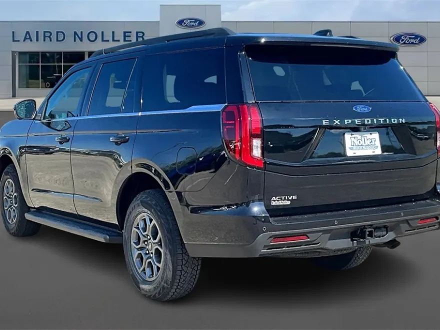 2025 Ford Expedition photo 1