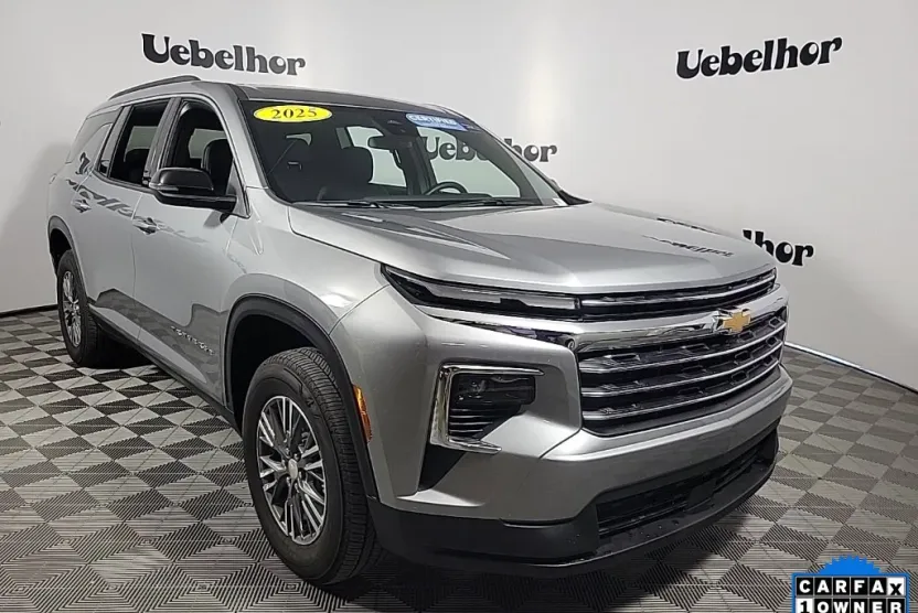 2025 Chevrolet Traverse photo 1