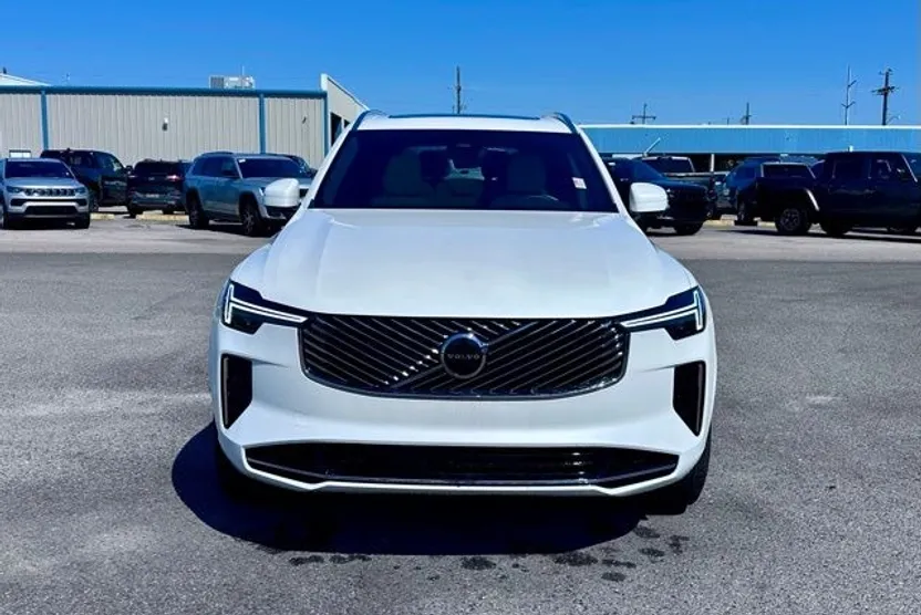 2025 Volvo XC90 Core photo 1