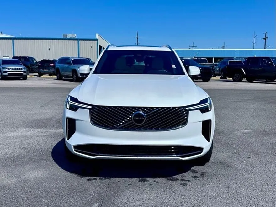 2025 Volvo XC90 Core photo 1