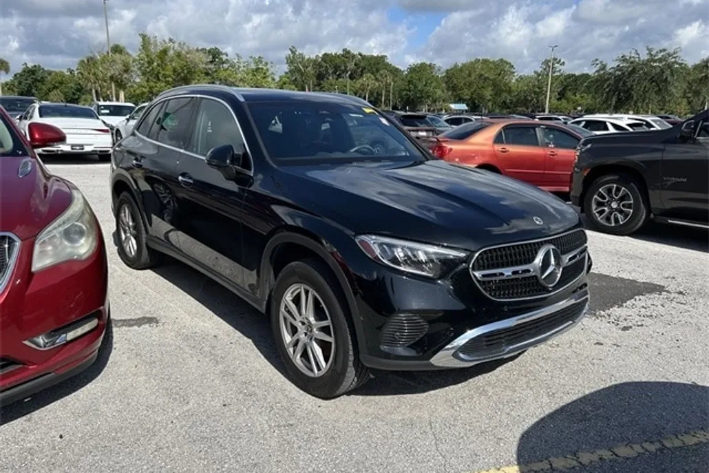 2023 Mercedes Benz GLC 300 4MATIC photo 1