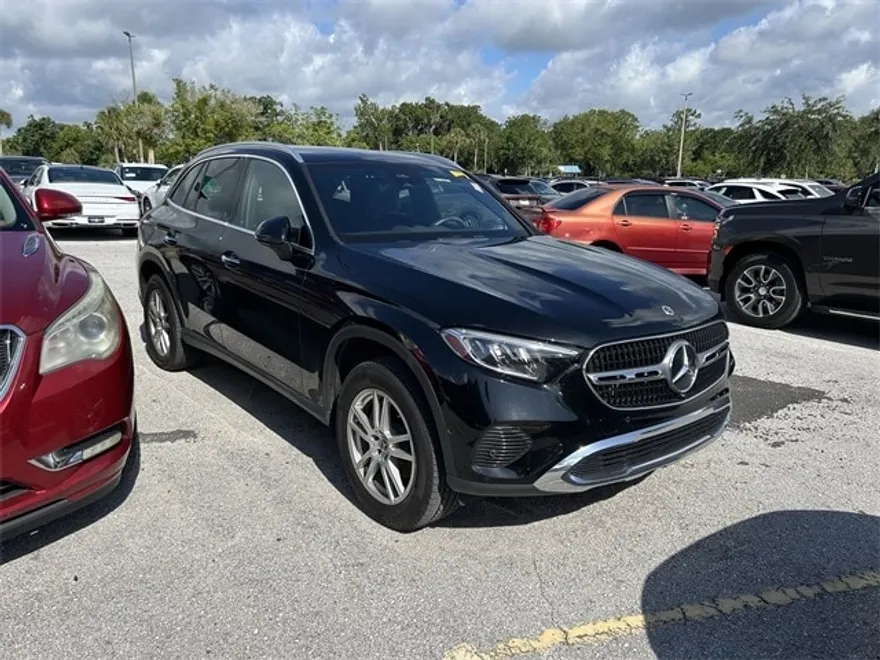 2023 Mercedes Benz GLC 300 4MATIC photo 1